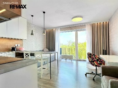 Prodej bytu 1+kk 39 m² V Zahrádkách, Plzeň - Doubravka