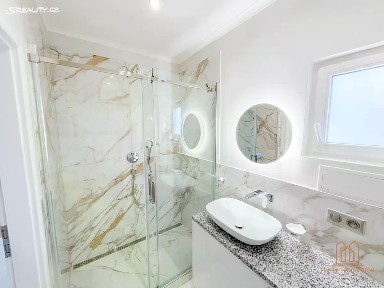 Prodej bytu 2+kk 43 m² 28. pluku, Praha - Vršovice