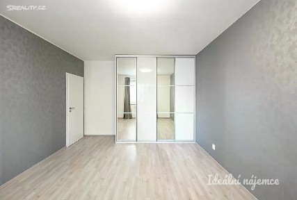 Pronájem bytu 2+kk 50 m² Strnadových, Praha - Vysočany