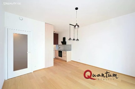 Pronájem bytu 2+kk 46 m² V Třešňovce, Praha - Hrdlořezy