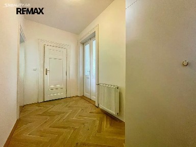 Pronájem bytu 1+1 62 m² Londýnská, Praha - Vinohrady