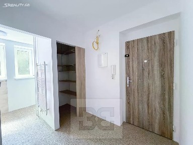 Pronájem bytu 2+1 50 m² Šumavská, Karlovy Vary