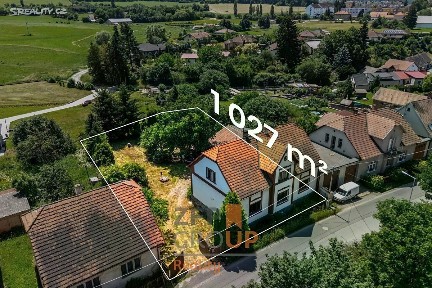 Prodej rodinného domu 300 m², pozemek 1027 m²