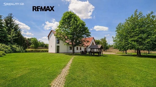 Prodej rodinného domu 1200 m², pozemek 32000 m²