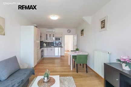 Pronájem bytu 2+kk 55 m² Argentinská, Praha - Holešovice