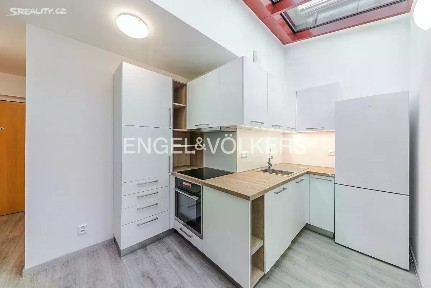 Pronájem bytu 4+1 80 m² Pod Klamovkou, Praha - Košíře