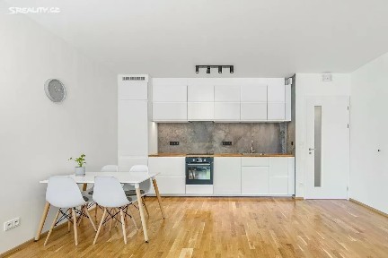 Prodej bytu 3+kk 85 m² Mezi Vodami, Praha - Modřany
