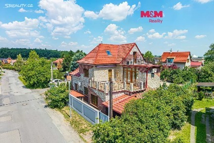 Prodej rodinného domu 325 m², pozemek 851 m²