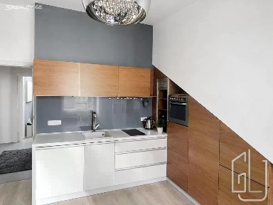 Pronájem bytu 2+kk 56 m² Rečkova, Praha - Žižkov