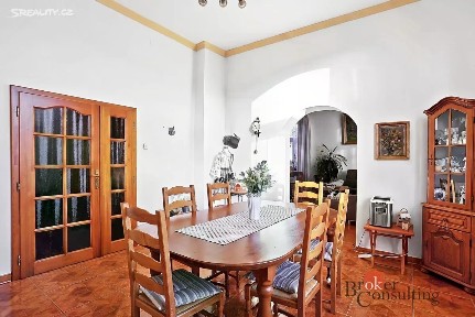 Prodej rodinného domu 361 m², pozemek 4015 m²