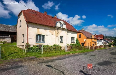 Prodej rodinného domu 225 m², pozemek 1749 m²