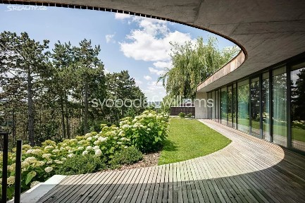 Prodej rodinného domu 305 m², pozemek 1079 m²
