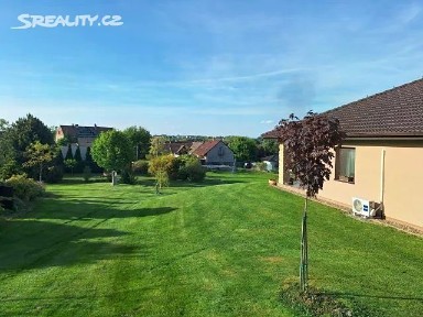 Cvrčovice, Kladno, Školní