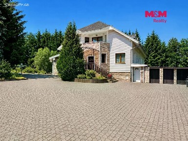 Prodej rodinného domu 737 m², pozemek 3827 m²