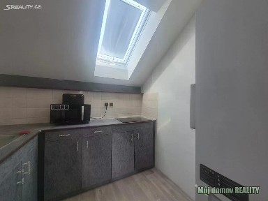 Pronájem bytu 1+1 45 m² Pod Areálem, Praha - Štěrboholy