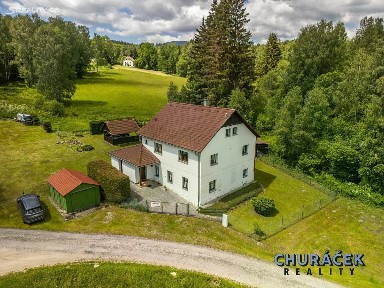 Prodej rodinného domu 280 m², pozemek 2000 m²