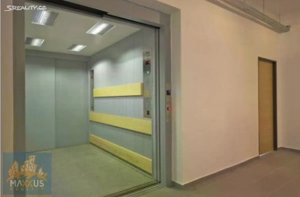 Pronájem kanceláře 35 m² Ve žlíbku, Praha - Horní Počernice