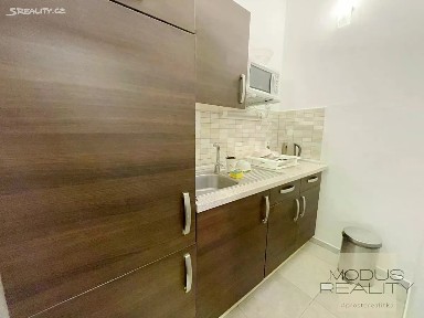 Pronájem kanceláře 27 m² Přístavní, Praha - Holešovice