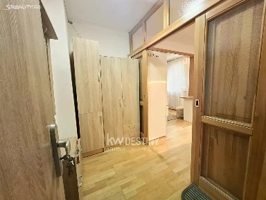 Pronájem bytu 2+1 75 m² Košťanská, Újezdeček