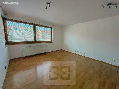 Pronájem bytu 1+kk 36 m² Na Střezině, Hradec Králové