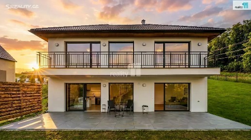 Prodej rodinného domu 200 m², pozemek 919 m²