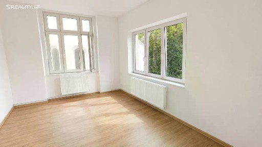 Pronájem bytu 1+1 40 m² Komenského náměstí, Semily