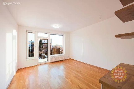 Pronájem bytu 2+kk 50 m² Nad Okrouhlíkem, Praha - Libeň