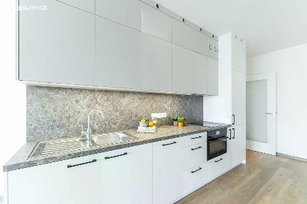 Pronájem bytu 1+kk 35 m² Kolmanova, Praha - Modřany