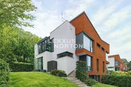 Prodej rodinného domu 285 m², pozemek 423 m² V Šáreckém údolí, Praha - Dejvice