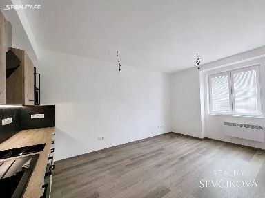 Pronájem bytu 1+kk 30 m² Bidlova, Hradec Králové