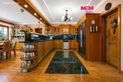 Prodej rodinného domu 474 m², pozemek 4595 m²