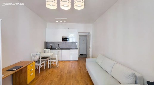 Pronájem bytu 1+kk 28 m² Rubešova, Praha - Vinohrady