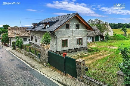 Prodej rodinného domu 188 m², pozemek 3237 m²