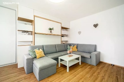 Roztoky, Praha-západ, Obránců míru