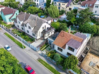 Prodej rodinného domu 211 m², pozemek 451 m² Bacháčkova, Praha - Malešice