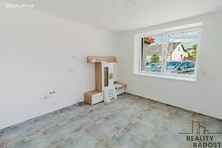 Pronájem bytu 1+kk 28 m² Zakřany