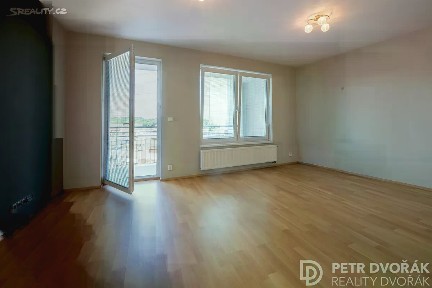 Prodej bytu 1+kk 38 m² Nademlejnská, Praha - Hloubětín