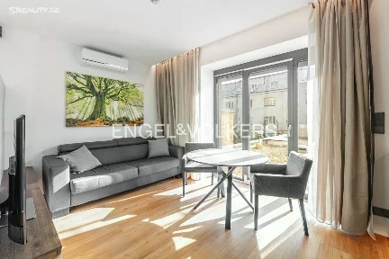 Pronájem bytu 1+kk 30 m² Holečkova, Praha - Smíchov