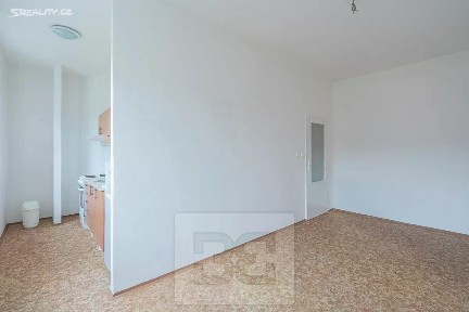 Pronájem bytu 1+kk 30 m² Podnádražní, Praha - Vysočany