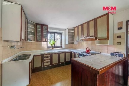 Prodej rodinného domu 146 m², pozemek 2372 m²