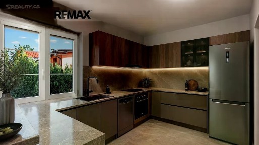 Prodej rodinného domu 260 m², pozemek 694 m²