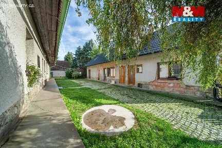 Prodej rodinného domu 179 m², pozemek 1987 m²