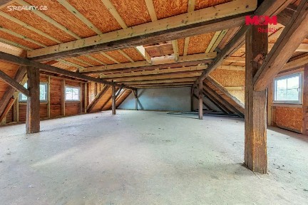 Prodej rodinného domu 348 m², pozemek 448 m²