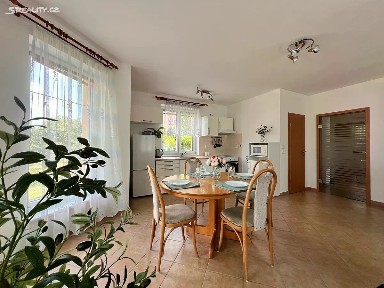 Pronájem rodinného domu 177 m², pozemek 65 m² Lhotecká, Ohrobec