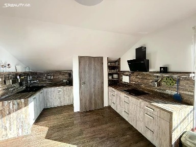 Pronájem bytu 3+1 130 m² Husova, Kostomlaty pod Milešovkou