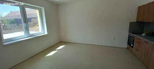 Pronájem bytu 1+kk 38 m² Petra Jilemnického, Hradec Králové - Plotiště nad Labem