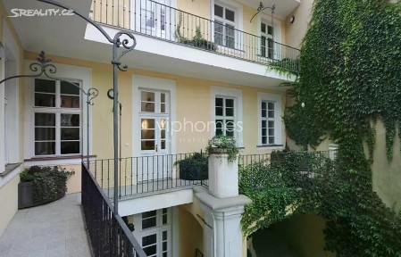 Pronájem bytu 4+1 221 m² Vlašská, Praha - Malá Strana