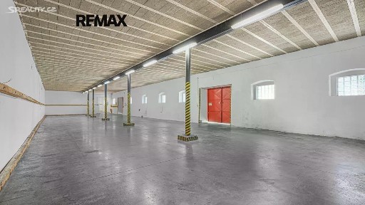 Pronájem komerční nemovitosti 1500 m²