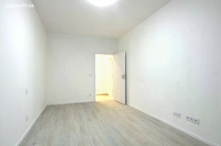 Pronájem bytu 2+kk 61 m² Zvěřinova, Praha - Strašnice