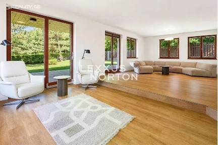 Prodej rodinného domu 378 m², pozemek 1502 m²